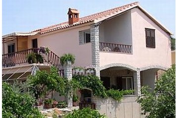 Chorwacja Privát Sućuraj, Zewnątrz